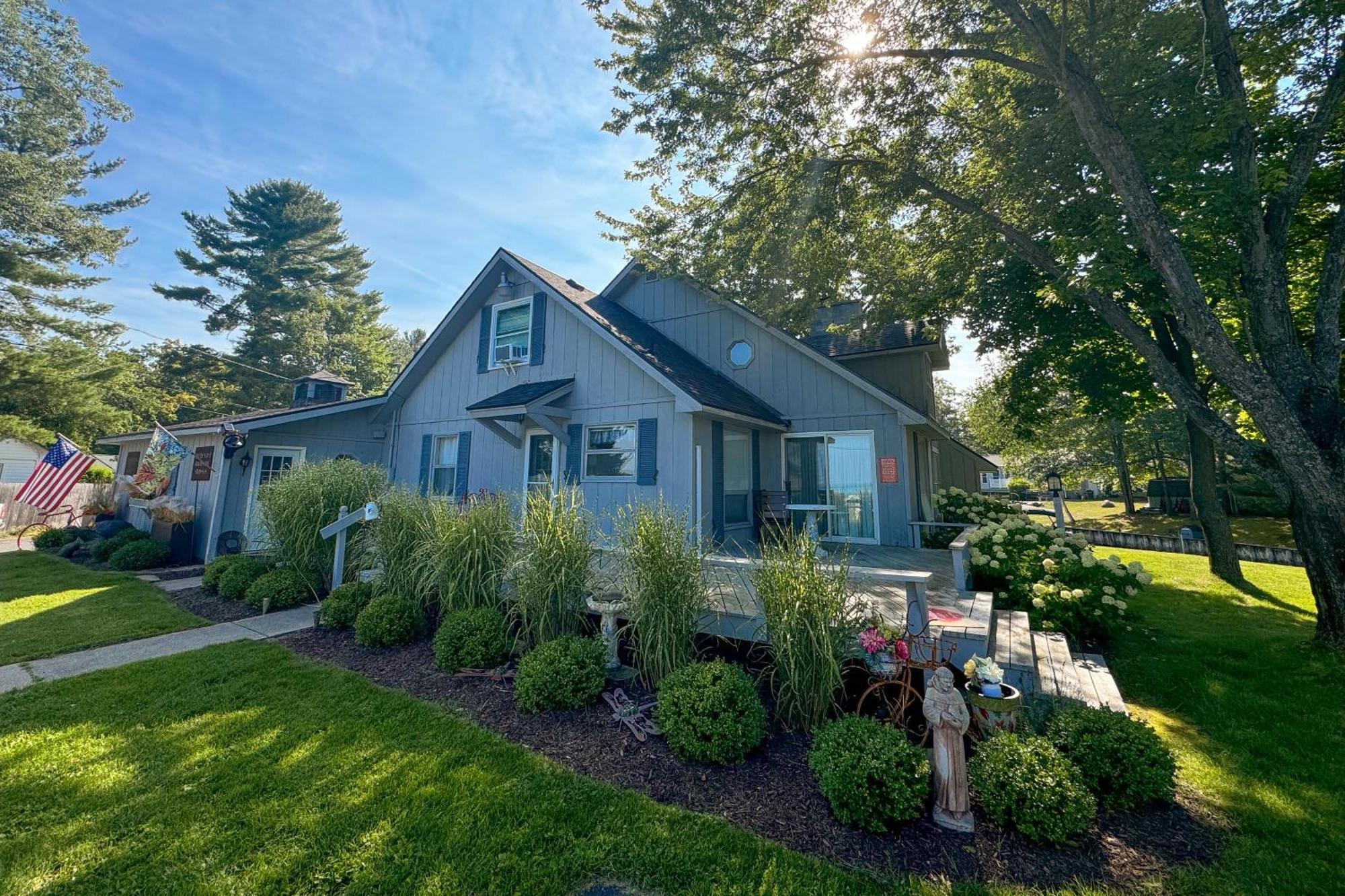 Burt Lake Cottage Indian River Exterior photo